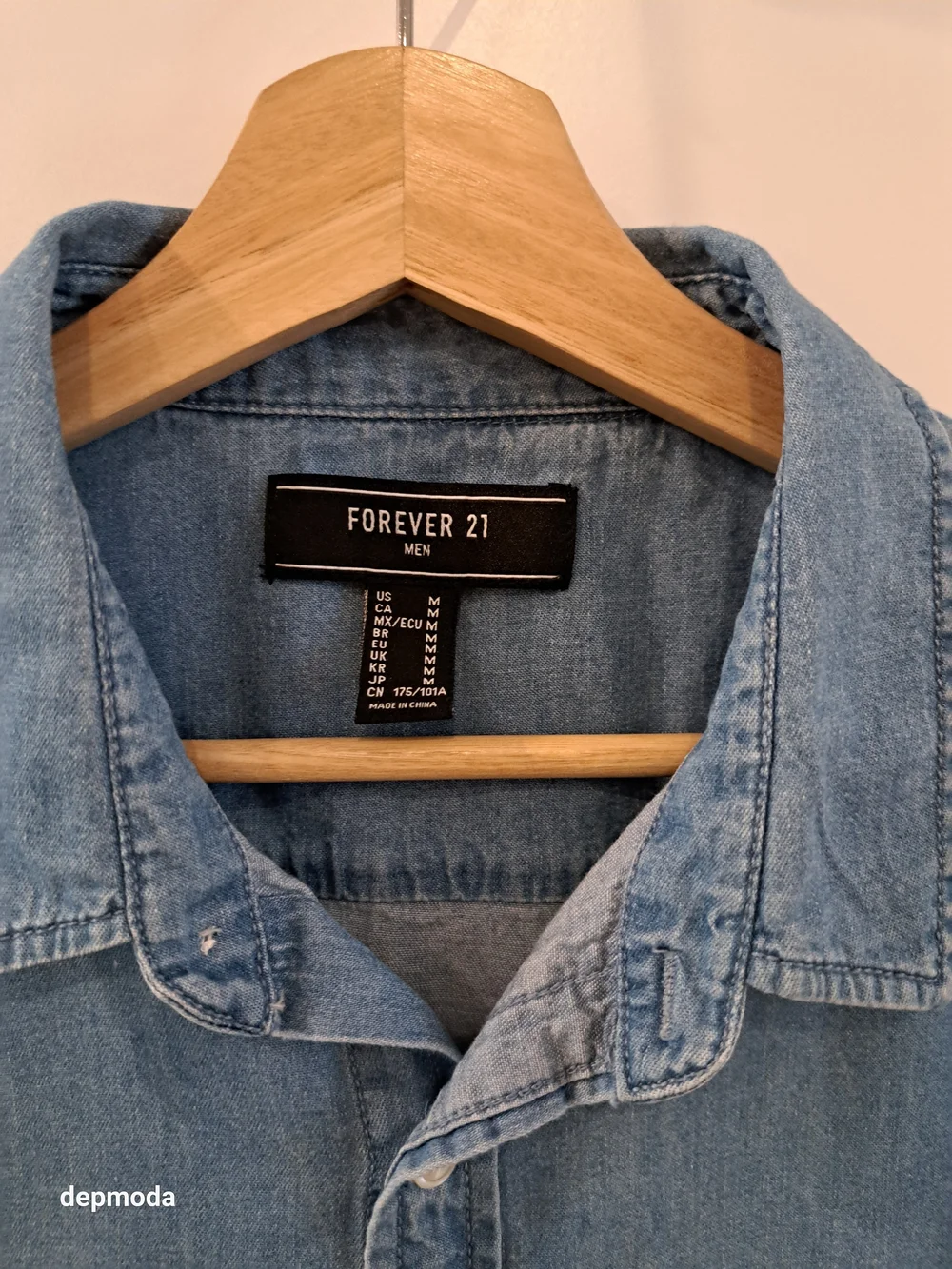 Forever 21 Men Light Denim Button-Up Shirt Size M